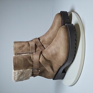 NWOT Dolce Vita DV Oaklyn Boot Moto Faux Leather Faux Fur Lug Sole Tan 8